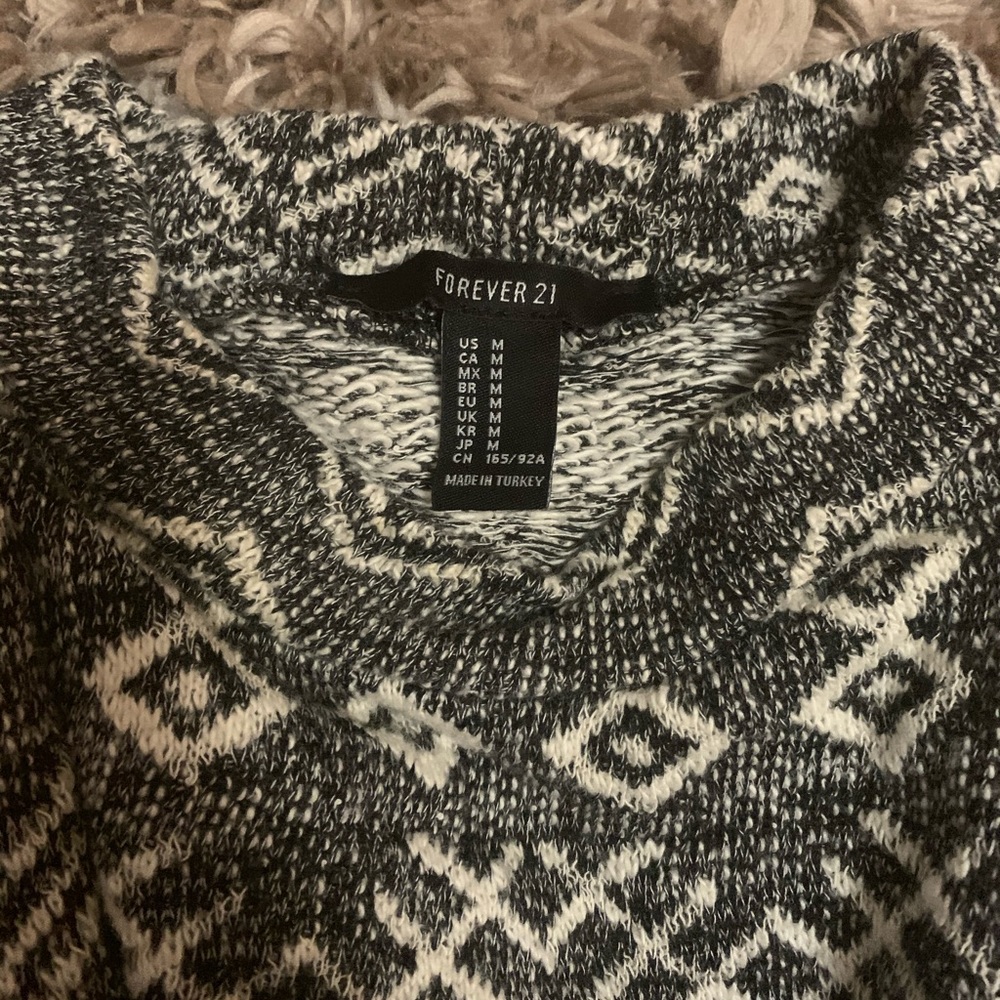 Pattern Sweater - Picture 3 of 3